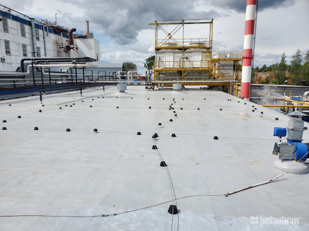 Гидроизоляция плоских кровель полиуретановой мастикой
